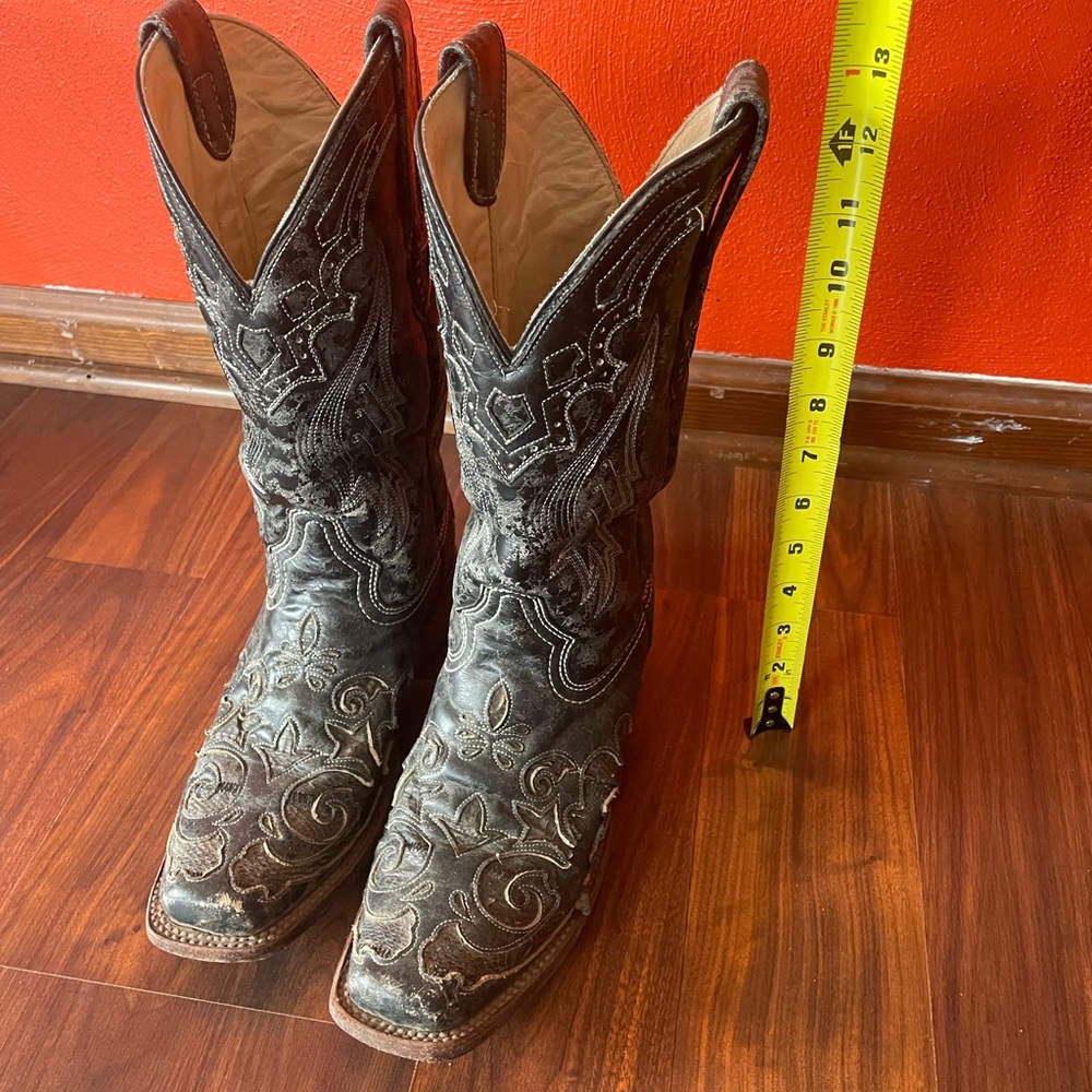 Black Corral vintage boots. Size 8.5.
